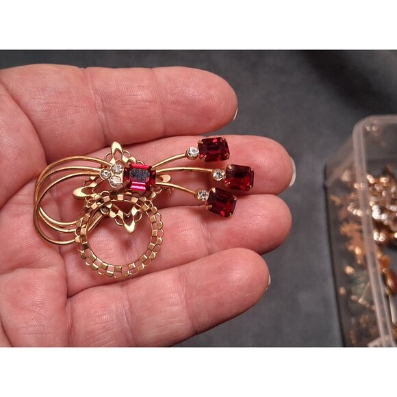Vintage Ruby Red Rhinestones Flower Spray Brooch - Picture 4 of 5